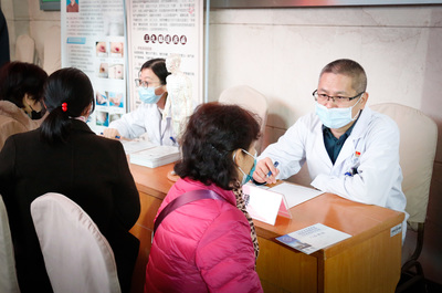 關注老年專病 守護老人健康--我院舉辦老年專病大型義診活動