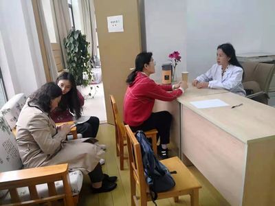 我校邀請醫(yī)院專家來校開展健康體檢咨詢服務