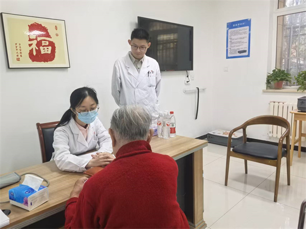 東方焦點 | 內通外調護健康，聯合義診惠老兵——北京中醫藥大學東方醫院開展健康咨詢服務